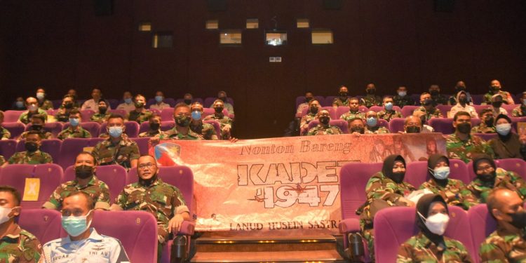 Keluarga Besar Lanud Husein Sastranegara Nobar Film Kadet 1947.