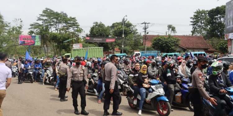 Kapolres Sukabumi Pimpin Pengamanan Demo buruh Sukabumi
