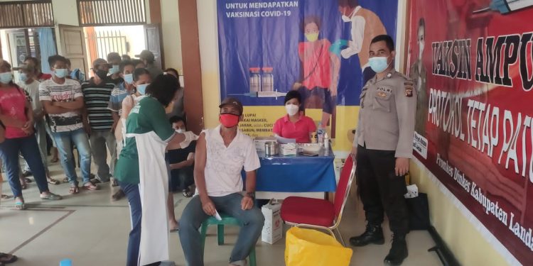 Masyarakat Desa Raba & Desa Menjalin lakukan Vaksinasi Tahap ke -I