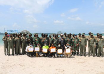 Latihan Parasailing di Batam Berakhir dengan Sukses