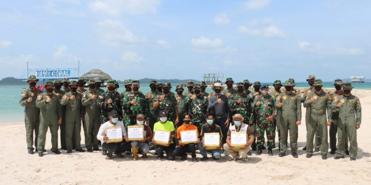 Latihan Parasailing di Batam Berakhir dengan Sukses