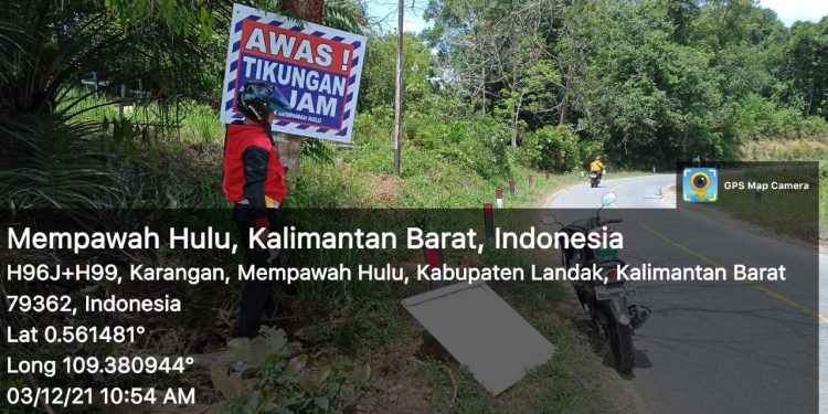 Antisipasi terjadinya Laka Lantas, Polsek Mempawah Hulu pasang Banner Himbauan.