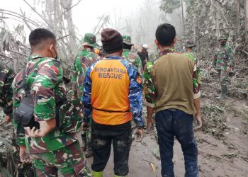 Team Tanggap Bencana Semeru Lanud ABD Saleh Terus Membantu Warga