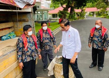 Presiden Jokowi Terima Perwakilan Warga Liang Melas Datas di Istana