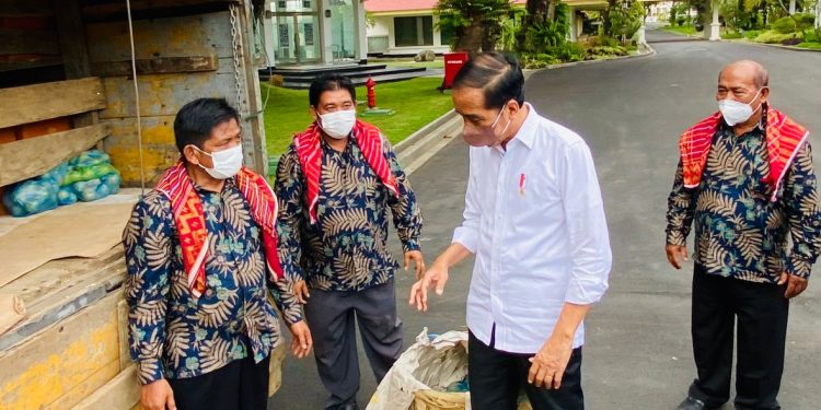 Presiden Jokowi Terima Perwakilan Warga Liang Melas Datas di Istana