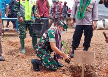 Bupati Alor Saat Resmikan Pompa Hidram :     Pangdam IX/Udayana Tulus Lihat Kondisi Kita.