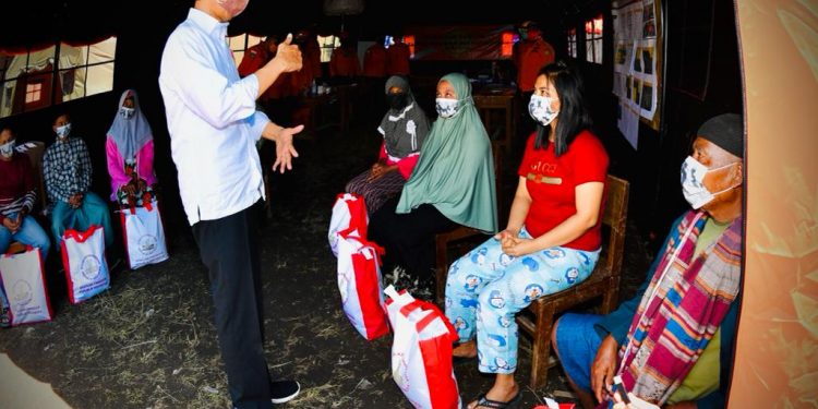 Cerita Warga Pengungsi Saat Gunung Semeru Erupsi
