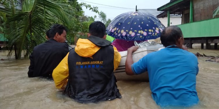 Banjir Barru, Tiga Titik Perahu Karet Disiagakan untuk Evakuasi Warga yang Membutuhkan