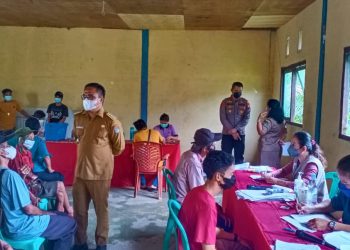 Kapolsek Menjalin Pantau Vaksinasi di Desa Lamoanak Kec. Menjalin