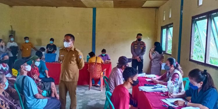 Kapolsek Menjalin Pantau Vaksinasi di Desa Lamoanak Kec. Menjalin