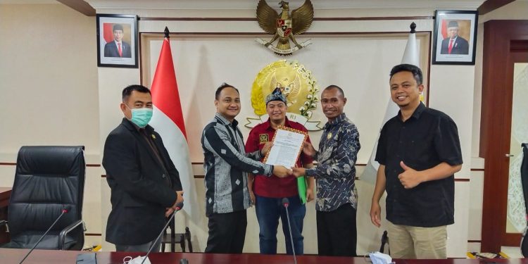 Badan Permusyawaratan Desa Seluruh Indonesia Serahkan Hasil Rekomendasi Hasil Rakernas Ke DPD RI