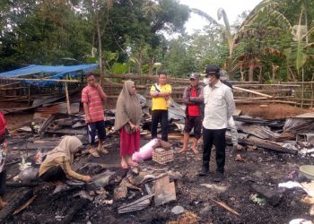 Wakil Bupati Barru Kunjungi Korban Kebakaran.