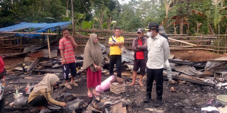 Wakil Bupati Barru Kunjungi Korban Kebakaran.