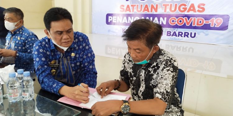 Setibanya Di Barru, Bupati Suardi Saleh Pimpin Rakor Pasca Bencana.