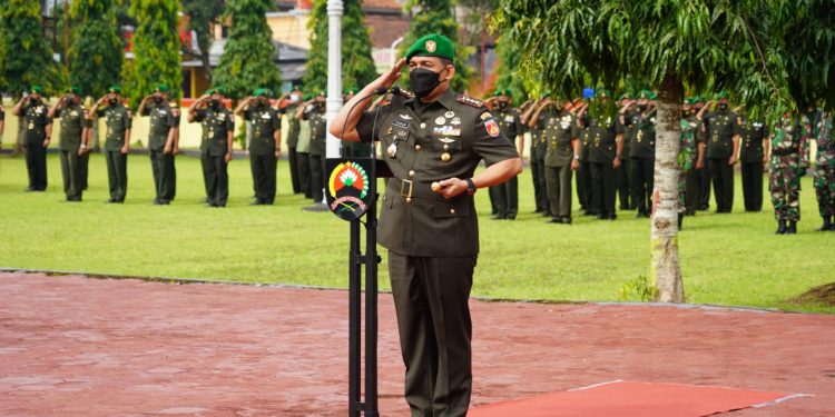 Jelang Peringati Hari Juang TNI AD Tahun 2021, Korem 071/Wijayakusuma Ziarah Makam Pahlawan.