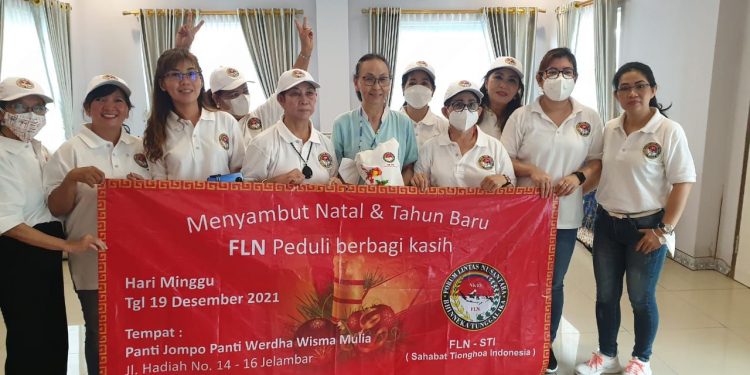 Dalam Sambut Natal dan Tahun Baru Tahun 2022, FLN Peduli, berbagi Kasih berikan Paket Natal melalui Giat Bakti Sosial