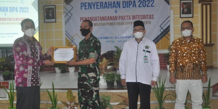 Korem 071/Wijayakusuma Terima Penghargaan Satker Terbaik Penyerapan Anggaran Tahun 2021