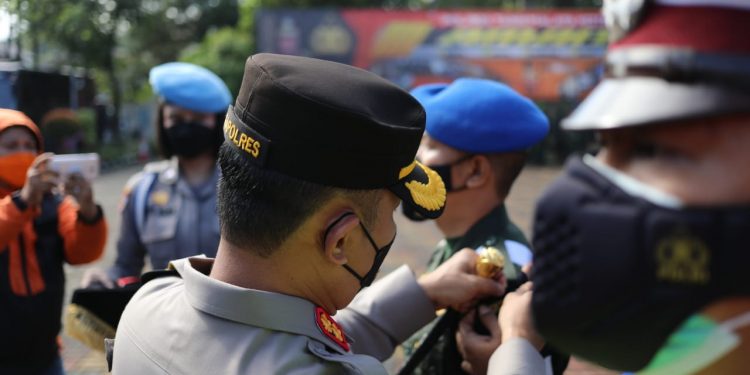 Kapolres Pimpin Apel Gelar Pasukan Ops Lilin Lodaya 2021 dalam rangka Pengamanan Natal 2021 dan Tahun Baru 2022