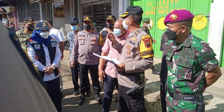 Polres Kendal dengan 131 Personil Lakukan Pengamanan Saat Pedagang Pasar Weleri Pindah Tempat berdagang