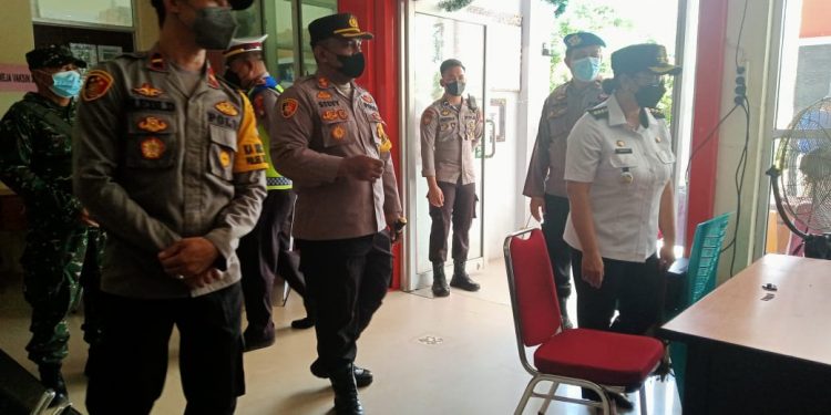 Kapolres Landak Cek Pelaksanaan Vaksinasi Covid 19 di Kecamatan Mempawah Hulu.