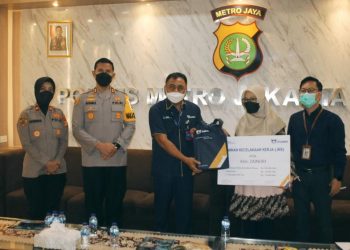 PT Asabri dengan Polres Metro Jakarta Barat beri santunan Jaminan Kecelakaan Kerja pada keluarga almarhum Ipda Zainuri  yang Meninggal saat Bertugas