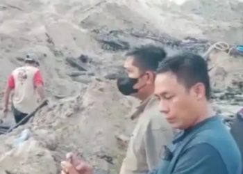 VIRAL..!! Warga Heboh Dilokasi Tambang PETI Adanya Penemuan Badan Kapal Perang Inggris Saat Menyerang Kerajaan Sambas Th 1812-1813