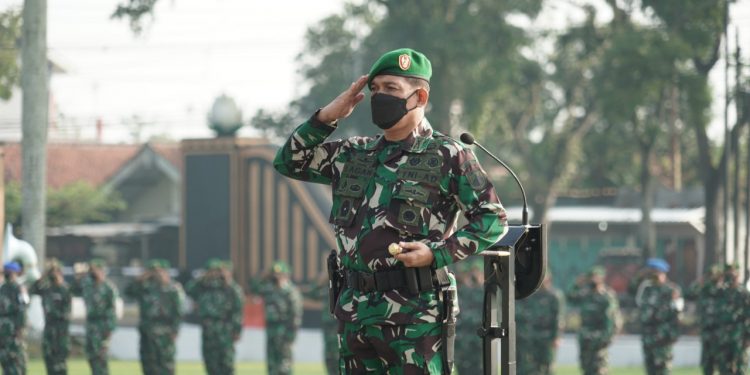 Tetap Prokes, Korem 071/Wijayakusuma Gelar Upacara Bulanan Awal Tahun 2022