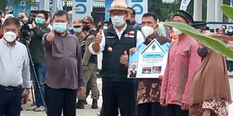 Gubernur Jabar Resmikan Alun-alun Garut, “Silahkan Gunakan Fasilitas ini biar bermanfaat”.