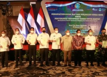 MANTAP..!! Program PTSL Barru Berhasil, Bupati Barru & Ka BPN Terima Hasil kerjakerasnya dari Menteri Agraria