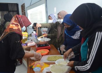 HMF ITB dan SMPN 4 Cipongkor Bandung Barat Sosialisasikan Stunting