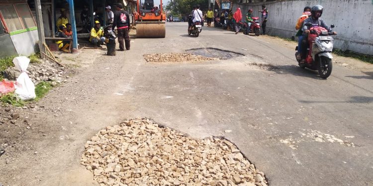 Ketua Forum 3 Desa : “Perbaikan Jalan Menuju TPA Sarimukti Realisasi , tetapi untuk KDN ,Arus balik, dan PJU belum ada kejelasan dari Pemerintah Provinsi !”