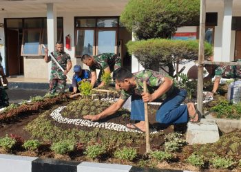Kogartap II/Bandung, Anggota Detasemen Markas Kogartap II/Bandung buat taman di Halaman Perkantorannya guna Memperindah Lingkungan