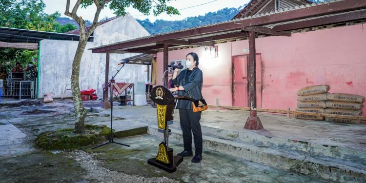 Serahkan Bantuan Rumah Layak Huni, Warga Desa Giriwono : Ibu Puan Membawa Berkah Ramadhan