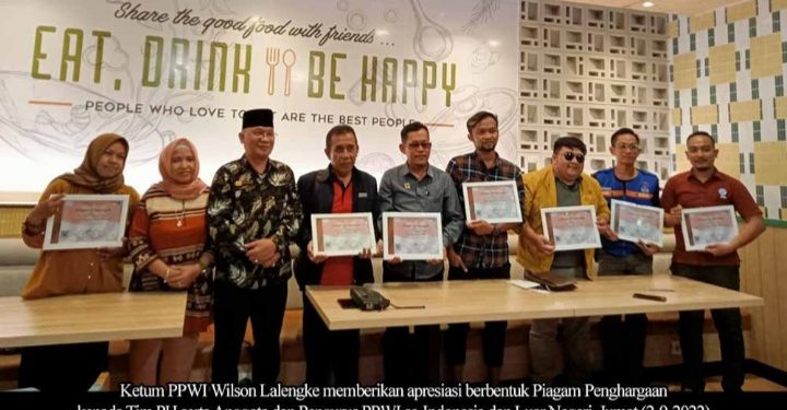Ketum PPWI Wilson Lalengke S.Pd., M.Sc., M.A. Berikan Apresiasi pada Tim Penasehat Hukum dan Anggota PPWI