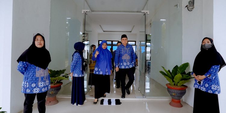 Kadisnya Perempuan Pasti Kantornya Bersih, Apalagi ditata dan Dipercantik, Puji Bupati Barru Saat Sidak di Kantor Disnaker