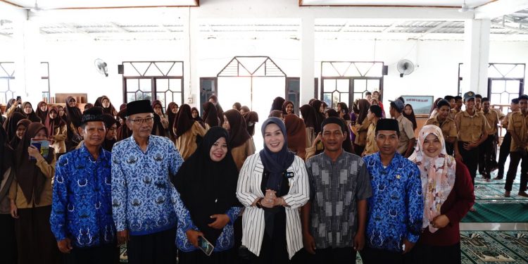 Ketua DPRD Sul-Sel A.Ina Kartika Sari Kunker di SMKN I Barru, Semangati para Generasi Muda