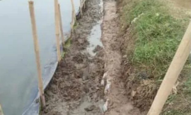 Proyek Pembangunan Turap Drainase, di Duga Jadi Ajang Keuntungan,Awak media datang di Abaikan