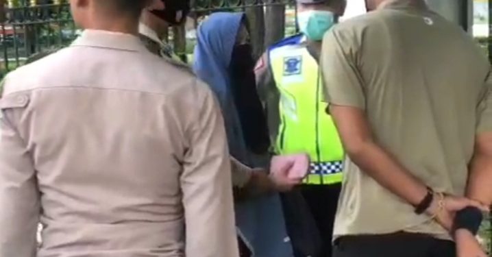 SIGAP..!! Paspampres Amankan Perempuan Bersenjata Api