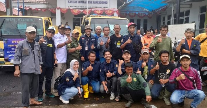 PRAY TO CIANJUR..!! Kepala Desa Cihanjuang, Bandung Barat bersama jajarannya, Turut Peduli Kemanusiaan Membantu Korban Bencana Gempa Cianjur