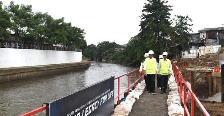 Presiden Jokowi Tinjau Pembangunan Sodetan Kali Ciliwung ke Kanal Banjir Timur