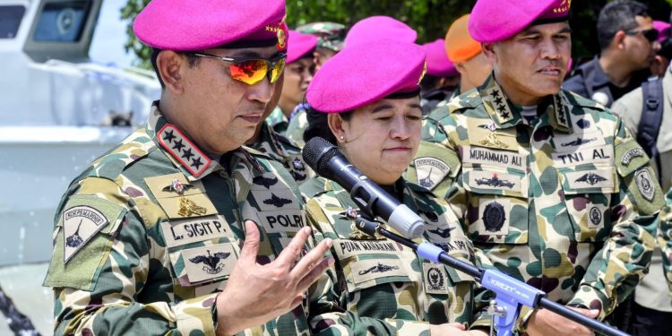 Kapolri Disematkan Jadi Warga Kehormatan Marinir, Sinergitas TNI-Polri Makin Kokoh