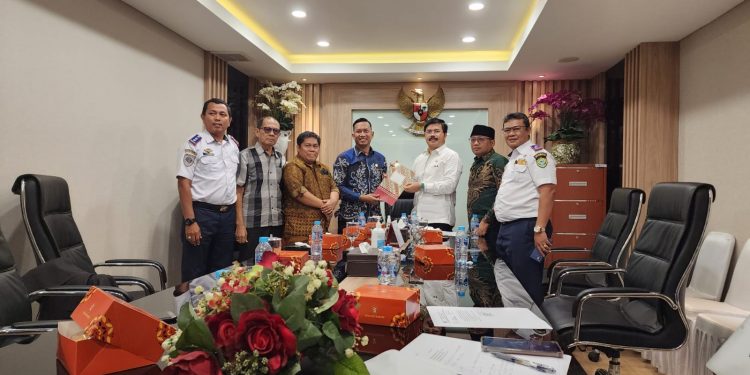 H.Muh. Aras Menerima Kunker Anggota DPRD Barru Komisi I dan Rombongan di DPR-RI Senayan Jakarta