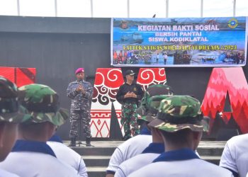 Lantamal VI Makassar Bersama Ratusan Siswa Pelayaran Wira Jala Yudha XIX/2023 Laksanakan Bersih Pantai di Kota Makassar