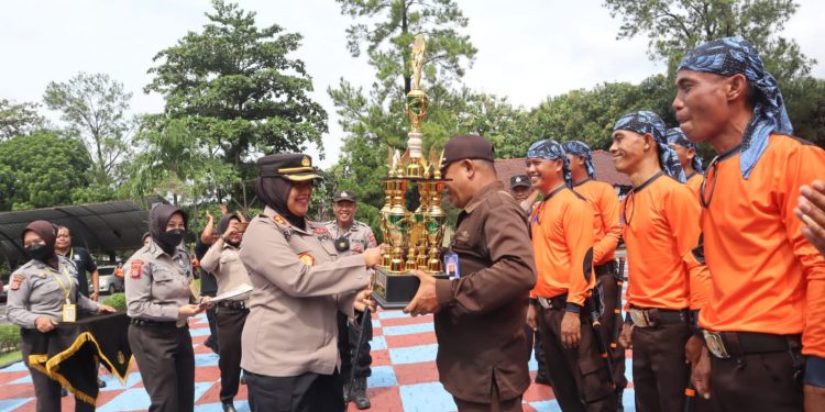 Peringati HUT Satpam Ke-42 Kapolres Subang Pimpin Upacara di Lapang Apel Mako Polres