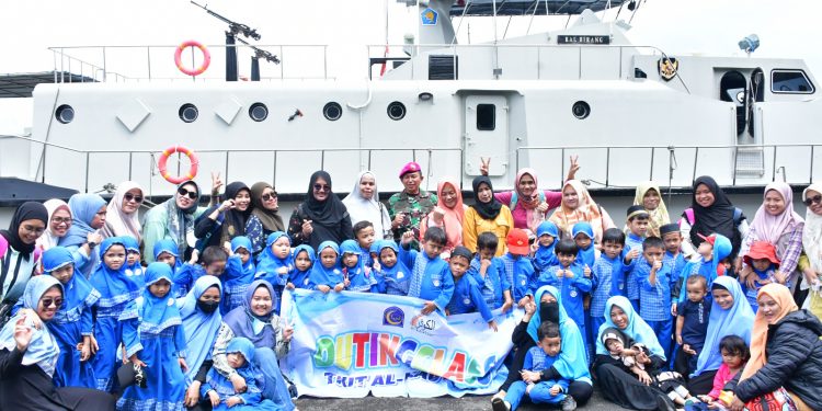 Perkenalkan Kapal Perang TNI AL ke Anak TK , Cara Lantamal VI Tumbuhkan Semangat Bahari Sejak Dini