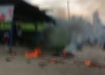 SADIS..!!! Seorang Wanita Paruh Baya Diarak, Ditelanjangi, Dipukuli lalu Dibakar Hidup-hidup hingga Tewas Menggenaskan