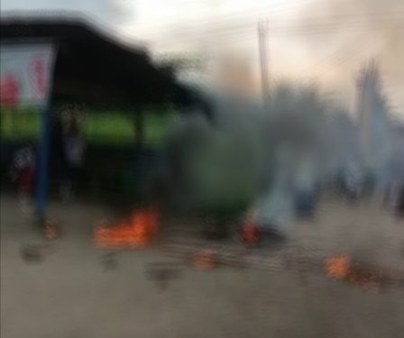 SADIS..!!! Seorang Wanita Paruh Baya Diarak, Ditelanjangi, Dipukuli lalu Dibakar Hidup-hidup hingga Tewas Menggenaskan