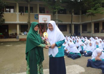 KEREN!!! Alumni SD MUHAMMADIYAH 1 Comal Pemalang Meraih Juara I Lomba Kaligrafi