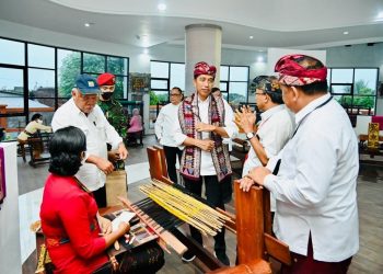 Presiden Jokowi Kunjungi Sentra Tenun Kabupaten Jembrana