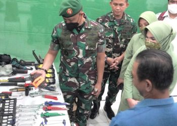 Seating Clinic dan Serah Terima Kursi Roda Adaptif pada Penyandang Disabilitas Ganda Banyumas